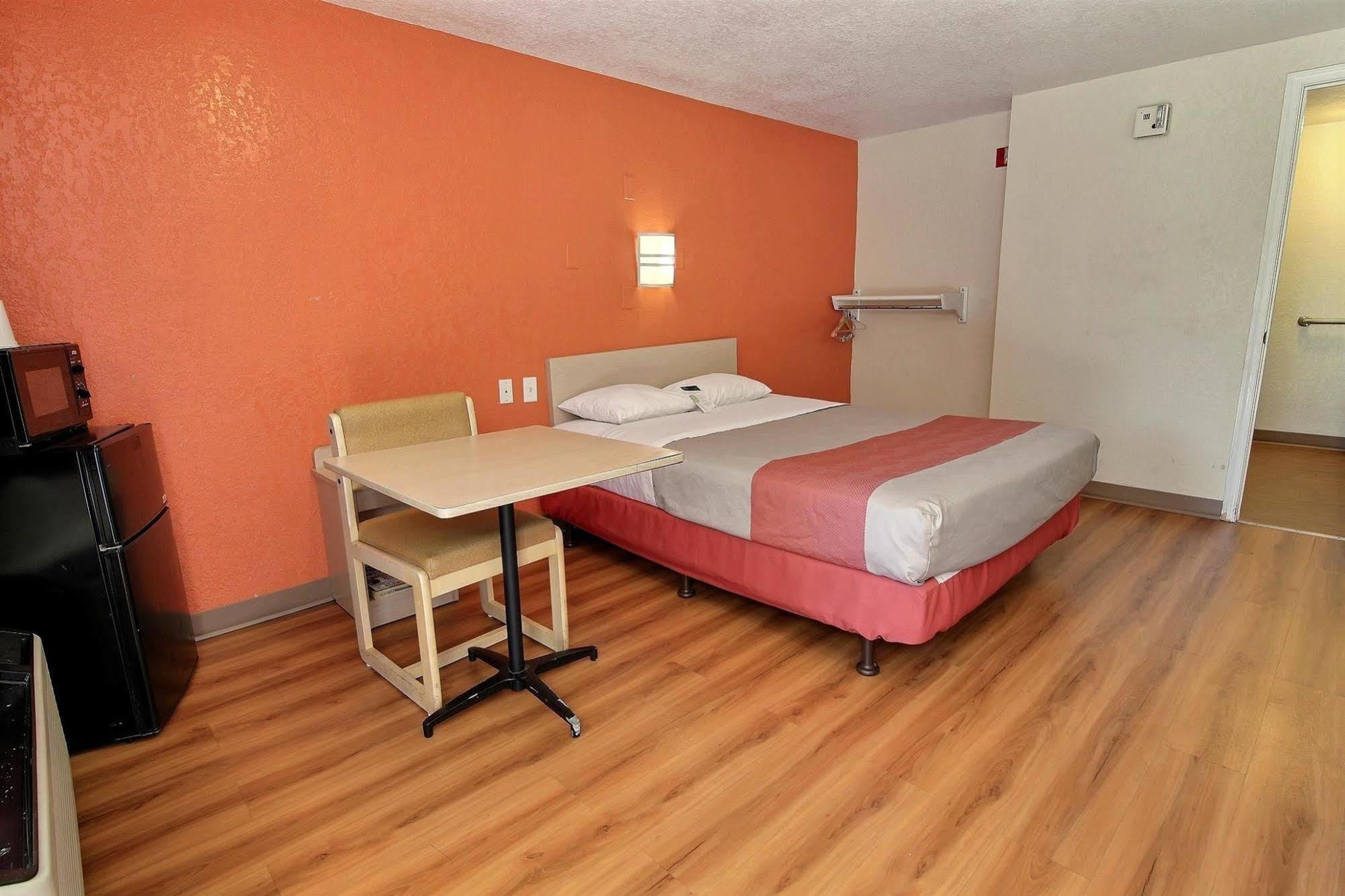 Motel 6-Newport News, Va Eksteriør bilde